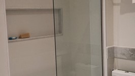 banheiro aberto de vidro